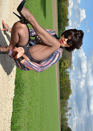 free sex pornphoto 7 Amanda Nylons completely-free-legs-community amandamoreno