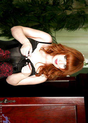 free sex pornphoto 5 Amber Dawn petitnaked-high-heels-bar-reu anilosmaturewomen