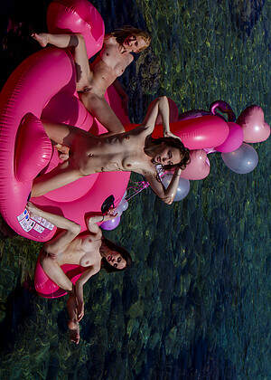 free sex pornphoto 12 Bohonude Model valentina-skinny-erotica bohonude