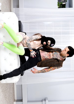 free sex pornphoto 4 Chloe Carter Small Hands princess-goth-turboimagehost-twistys burningangel