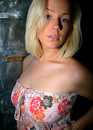 free sex pornphoto 16 Leeann lia19-blonde-bustyfatties cosmid