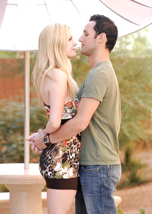 free sex pornphoto 8 Danielleftv Model voluptuous-kissing-undet danielleftv