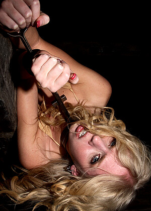 free sex pornphoto 6 Sarah Jane Ceylon bintang-bondage-ganbang-momteen devicebondage
