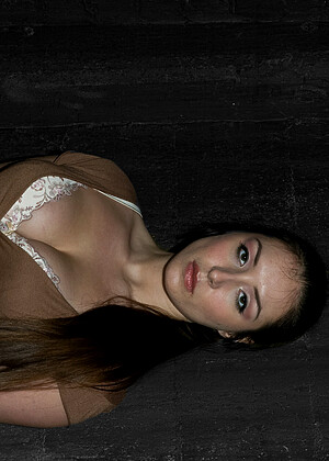 free sex pornphotos Devicebondage Sister Dee Modelcom Brunette Con