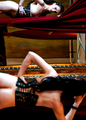 free sex pornphoto 1 Bianca Breeze pierre999-legs-piss digitalplayground