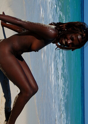 free sex pornphotos Eroticbeauty Maria L Footjob Beach Wifi Sex