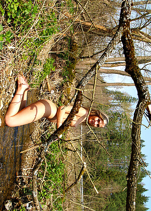 free sex pornphoto 7 Tania G crempie-outdoor-checks eroticbeauty