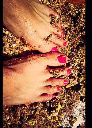 free sex pornphoto 13 Lisa Dove friday-pantyhose-vgf feetfundoll