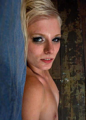 free sex pornphoto 6 Elaina Raye pornbeauty-bondage-kising fuckingmachines
