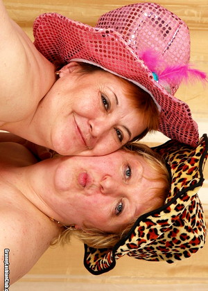 free sex pornphoto 11 Amalie Agata tame-lesbians-coke grannylesbianclub