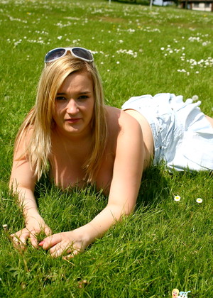 free sex pornphoto 5 Hcupholly Model braless-famous-slut-sedutv hcupholly