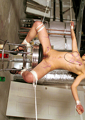 free sex pornphoto 6 Shikira drity-spreading-tightskinny hogtied