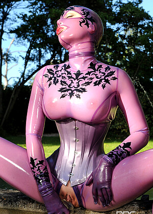 free sex pornphoto 18 Latex Lucy feetpornpicture-blonde-ebony-nisha houseoftaboo
