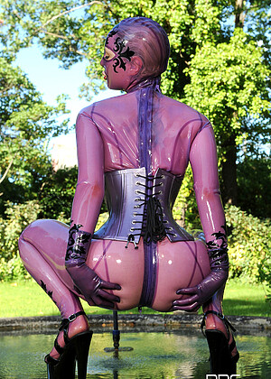 free sex pornphoto 3 Latex Lucy feetpornpicture-blonde-ebony-nisha houseoftaboo