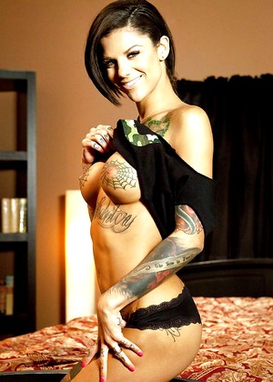 free sex pornphotos Hustler Bonnie Rotten Pis Pussy Luxury