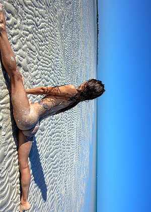 free sex pornphoto 5 Irene Rouse island-beach-blows irenerouse