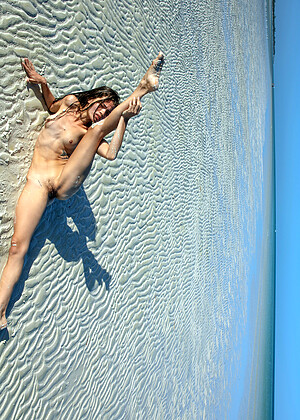 free sex pornphoto 9 Irene Rouse island-beach-blows irenerouse