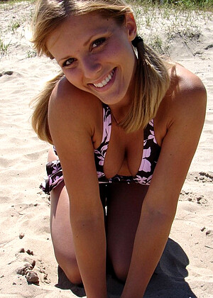 free sex pornphoto 11 Karen graceful-bikini-piccom karendreams