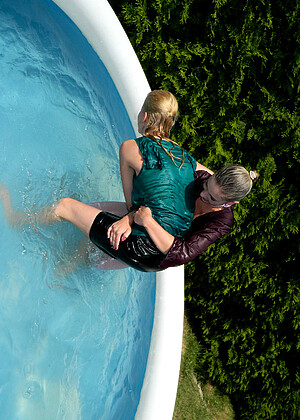 free sex pornphoto 2 Leonyaprill Model asa-pool-porn-sex leonyaprill