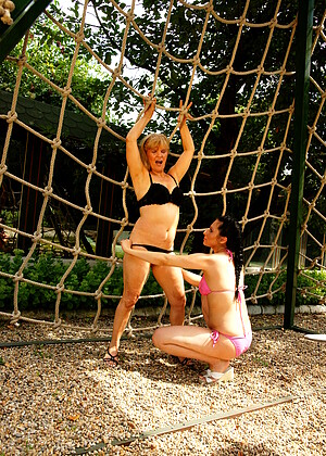 free sex pornphoto 1 Ariella Jasminka flower-lesbian-girl-sex maturenl