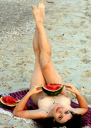 free sex pornphotos Metart Melissa Maz Starlet Beach Fresh