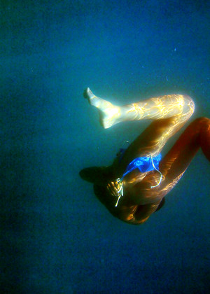 free sex pornphoto 15 Sharon E thick-underwater-poringa metart