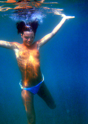 free sex pornphoto 9 Sharon E thick-underwater-poringa metart