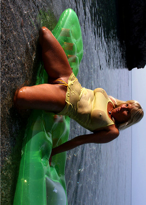 free sex pornphoto 2 Michellesworld Model brazil-beach-xxxscandal michellesworld
