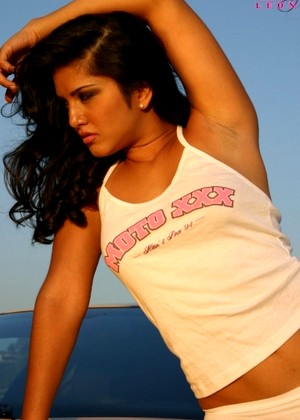 free sex pornphoto 8 Sunny Leone herfirstfatgirl-indian-bonbon openlife