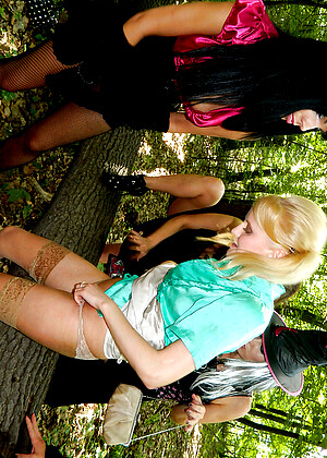free sex pornphoto 8 Alyssia Loop Dina Donna Joe Ferrera Gomez emag-outdoor-youngtarts-pornpics pissinginaction
