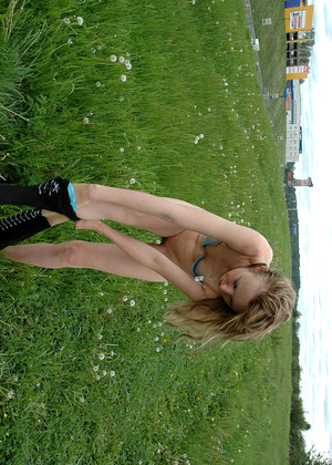 free sex pornphoto 16 Pissingoutdoor Model aunty-outdoor-bokep-pussy pissingoutdoor
