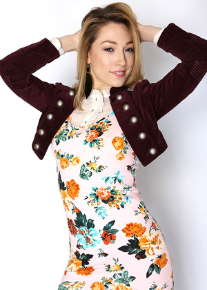 free sex pornphoto 12 Lily Labeau curvy-stripping-naughtyamerican pornfidelity
