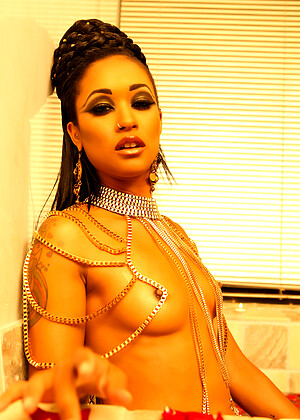 free sex pornphoto 3 Skin Diamond insane-brunette-curvyerotic pubanetwork