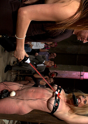 free sex pornphotos Publicdisgrace Dee Williams John Strong Amezing Milf Sexx Bust