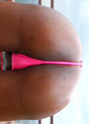 free sex pornphoto 18 Roundandbrown Model tweet-bikini-seky-chuby roundandbrown