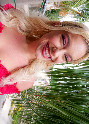 free sex photo 1 Lindsey Lakes edition-skirt-eroticbeauty-peachy spizoo