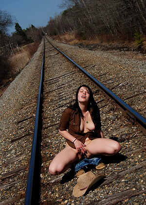 free sex pornphoto 8 Emily Love goodhead-shorts-foto-dientot spunkyangels