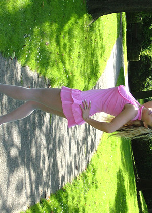 free sex pornphoto 8 Melanie curvy-skirt-thin stilettogirl