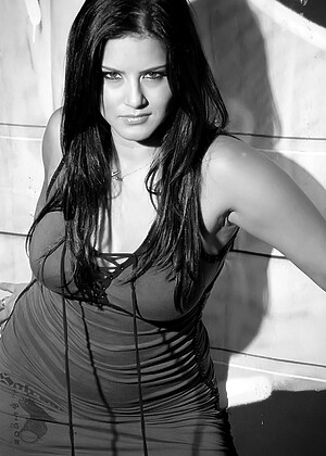 free sex pornphoto 16 Sunny Leone pussybook-milf-bra-sexy sunnyleone