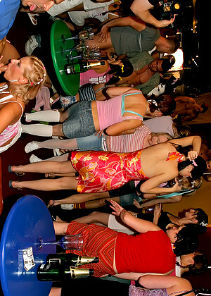 free sex pornphoto 7 Tainster Model doing-blowjob-mandingo tainster