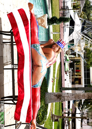 free sex pornphoto 14 Kelsi Monroe farts-close-up-plase teencurves
