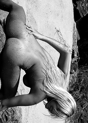 free sex pornphoto 5 Ameli sunshine-beach-women-expose thelifeerotic