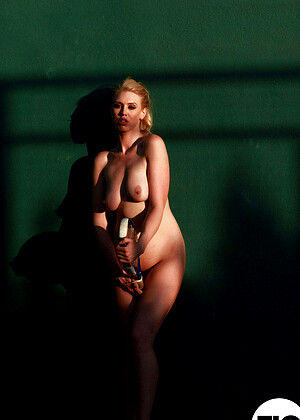 free sex pornphoto 2 Kristy Leonie reddit-babe-fotosebony-naked thisisglamour