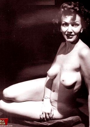 free sex pornphoto 8 Vintageclassicporn Model pussygirl-amateurs-grassypark vintageclassicporn