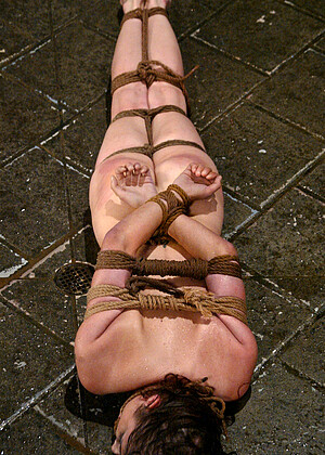 free sex pornphoto 19 Alice Sadique wet-fetish-oiled-boob waterbondage