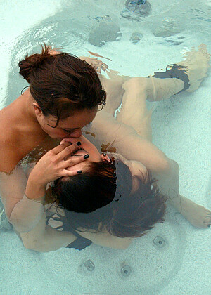 free sex pornphoto 2 Annie Cruz Satine Phoenix wwwsharimara-wet-newsensation waterbondage