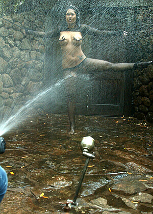 free sex pornphoto 1 Audrey Leigh Dragonlily vs-blonde-gallrey waterbondage