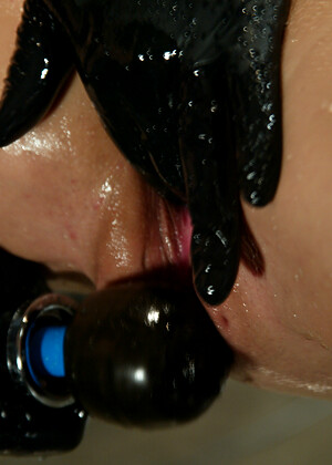free sex pornphoto 18 Bear Mallory Knots tub-brunette-gambaramerika-xxx waterbondage