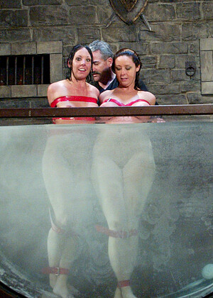 free sex pornphotos Waterbondage Christina Carter Julie Night Babeshow Close Up Dominika