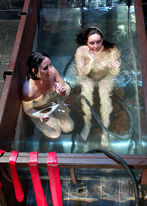 free sex pornphoto 10 Christina Carter Julie Night babeshow-close-up-dominika waterbondage